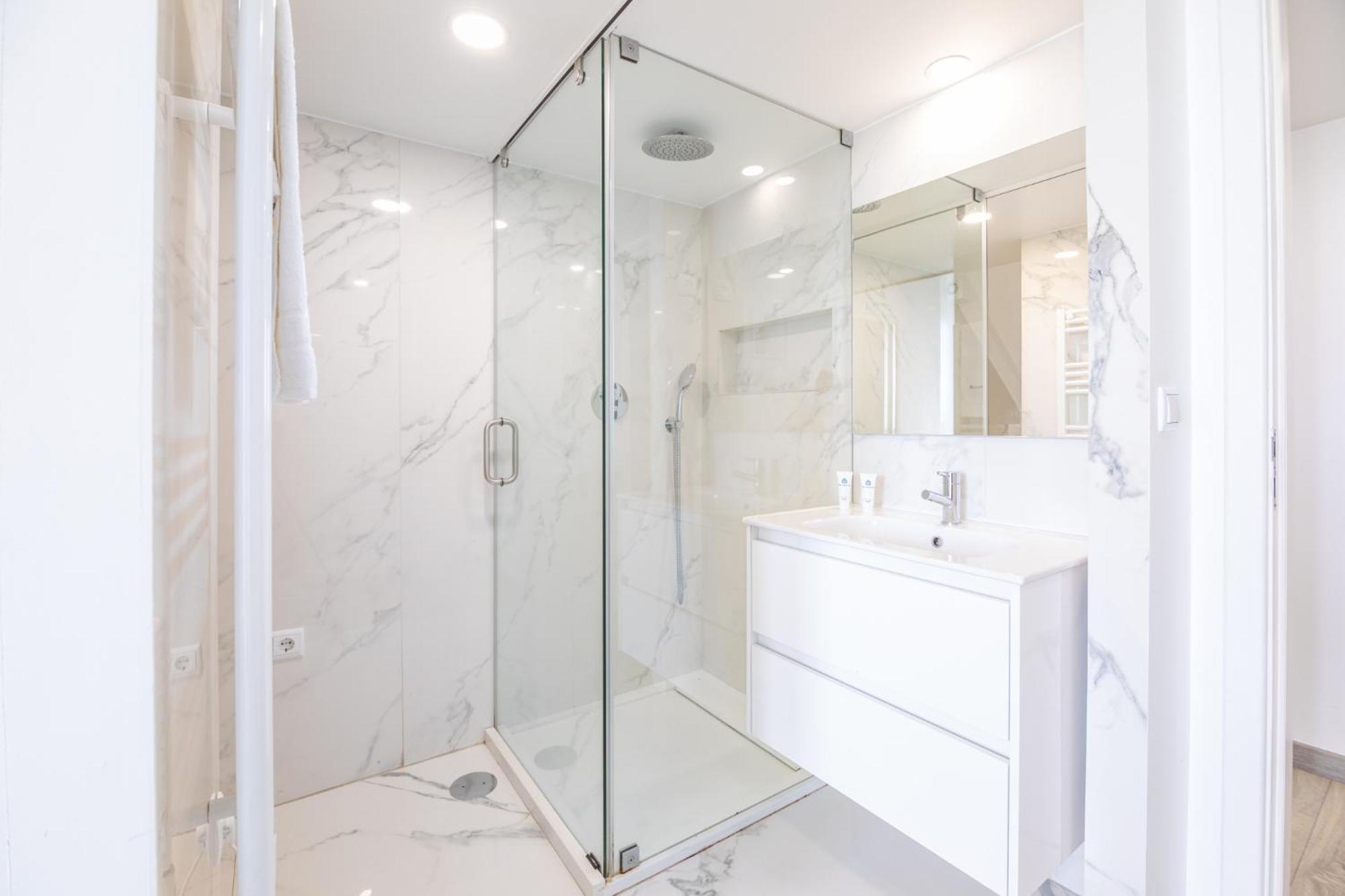 Appartamento Deluxe Spacious Flats W Mezzanine By Host Wise OOporto Esterno foto