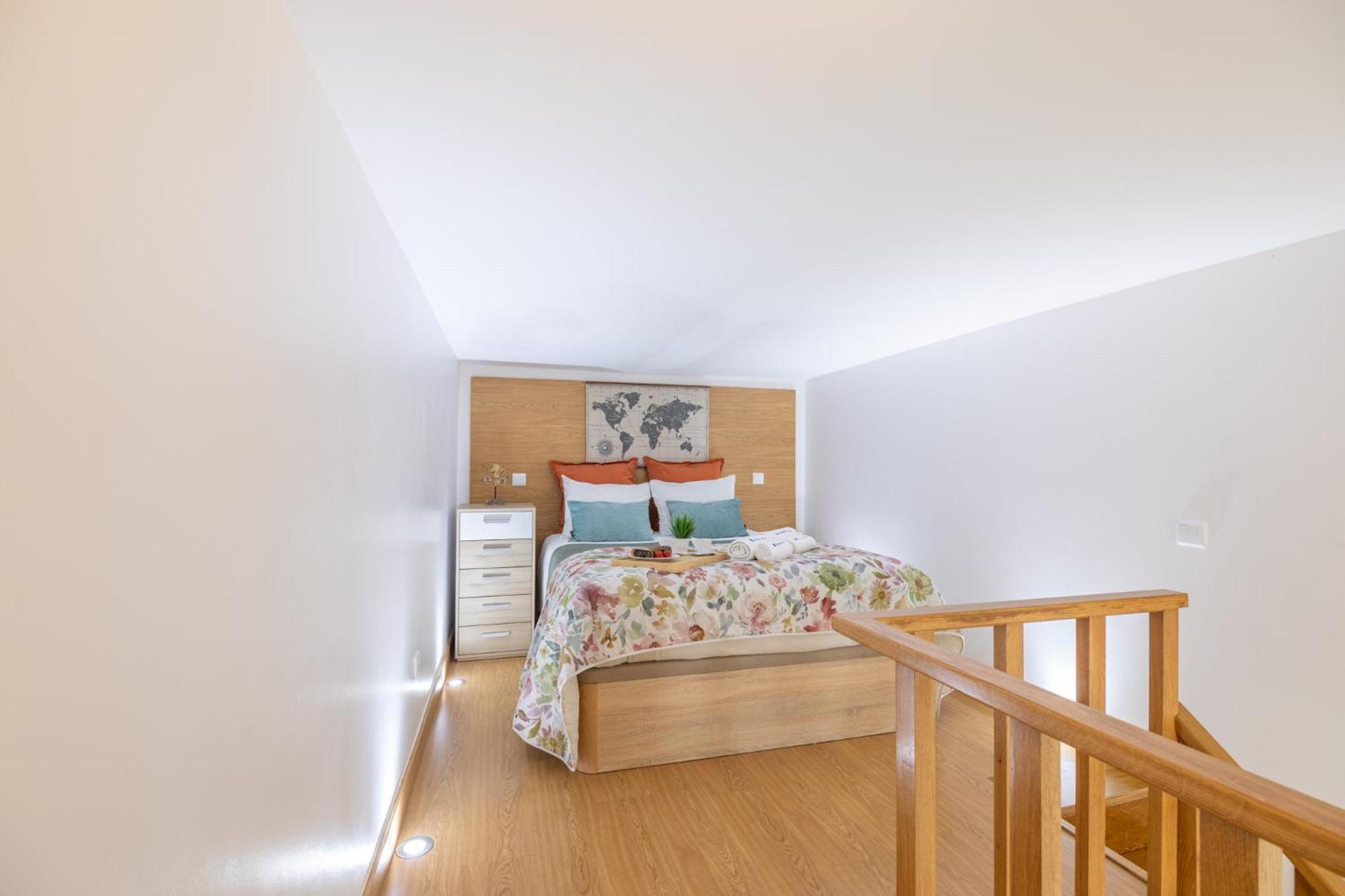 Appartamento Deluxe Spacious Flats W Mezzanine By Host Wise OOporto Esterno foto