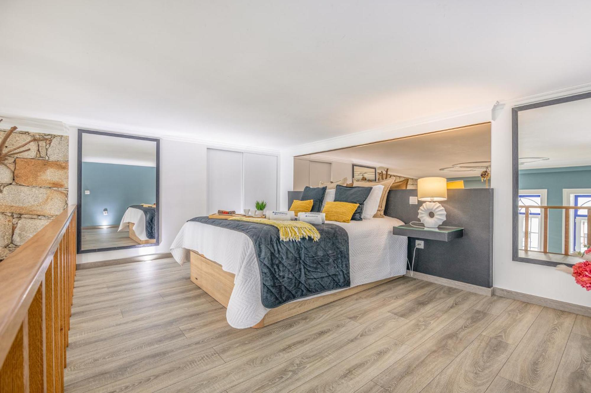 Appartamento Deluxe Spacious Flats W Mezzanine By Host Wise OOporto Esterno foto